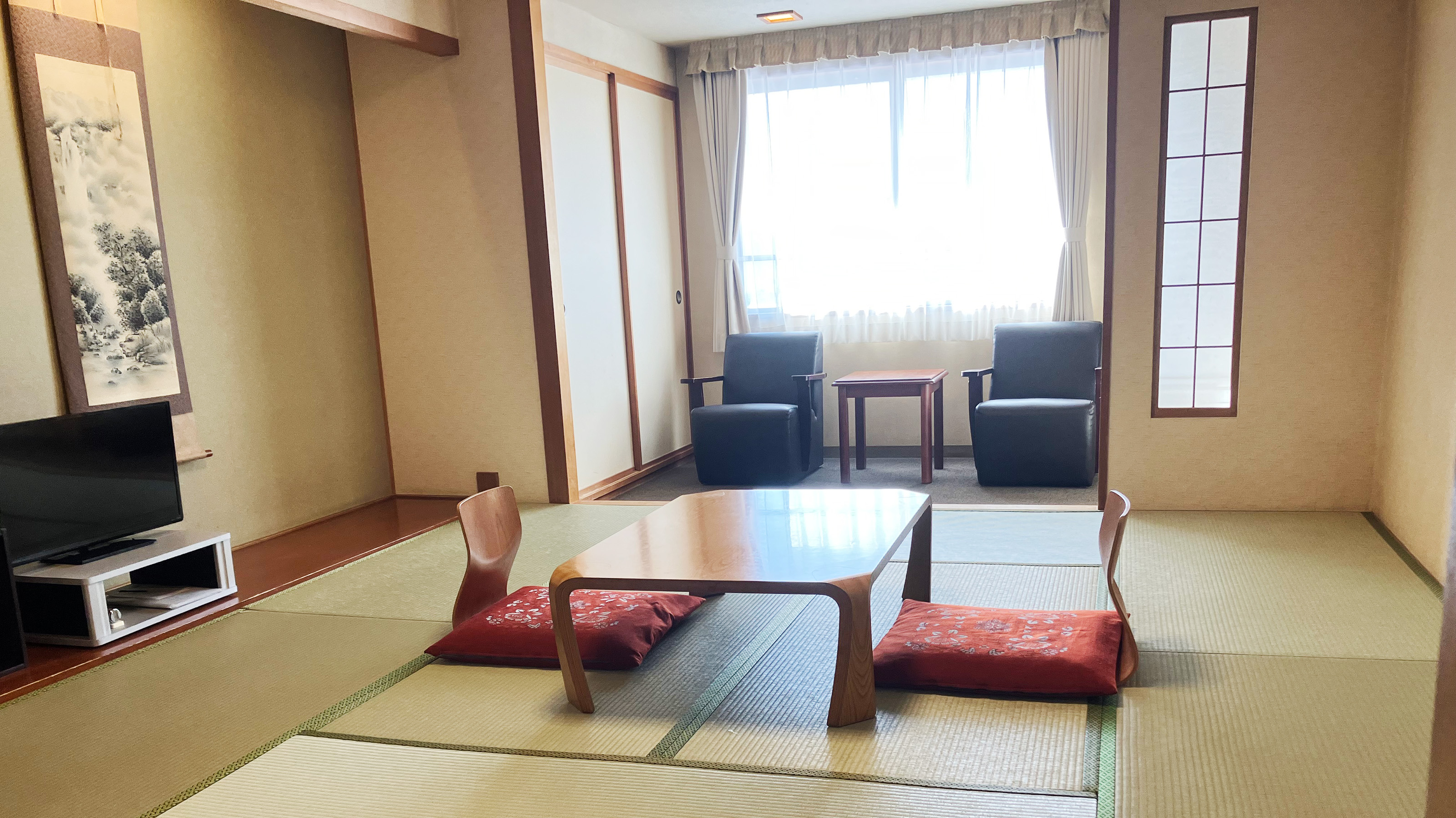 遊湯館の10畳の和室
