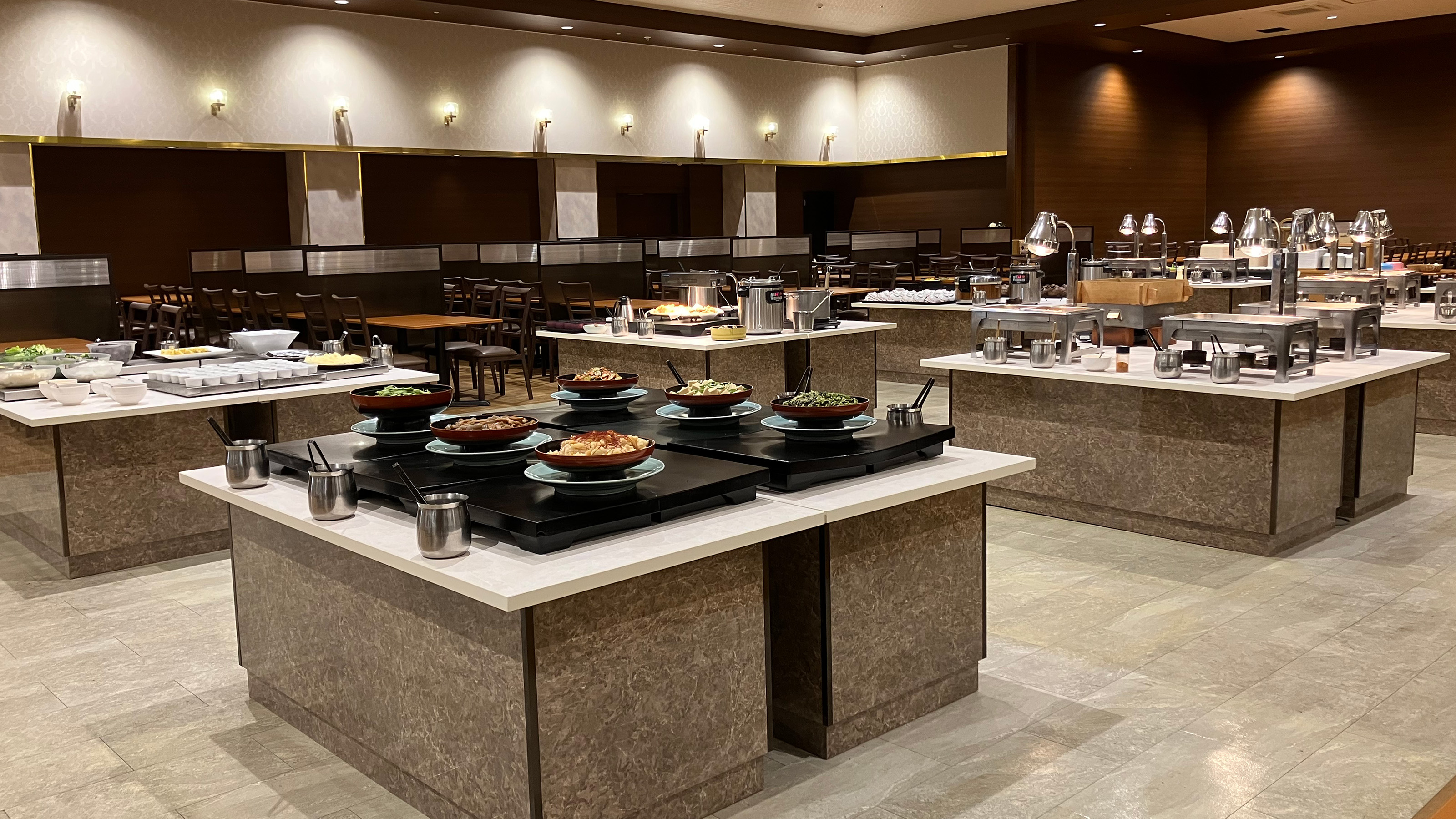 バイキング会場の料理ボードが新しくなりました。