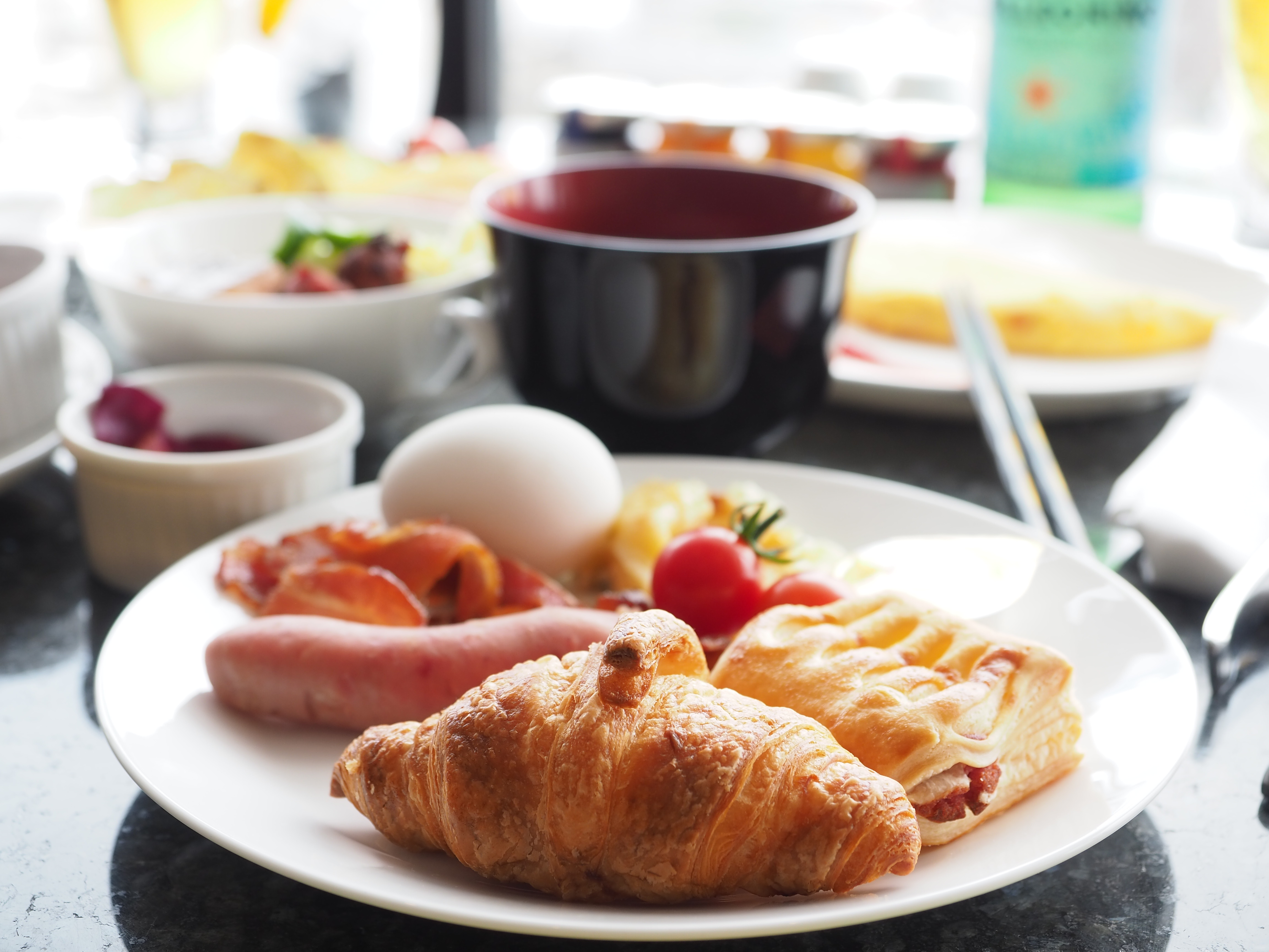 【クラブラウンジ】ご朝食にはコンチネンタルブレックファストをご用意しております