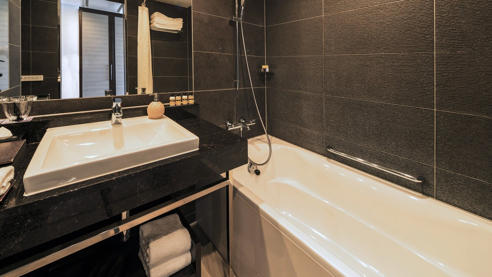 Hyatt Regency Naha, Okinawa(部屋(水回り))