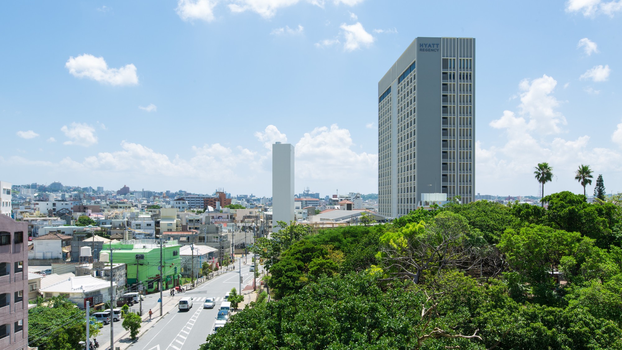 【外観】那覇の街のランドマークホテルです