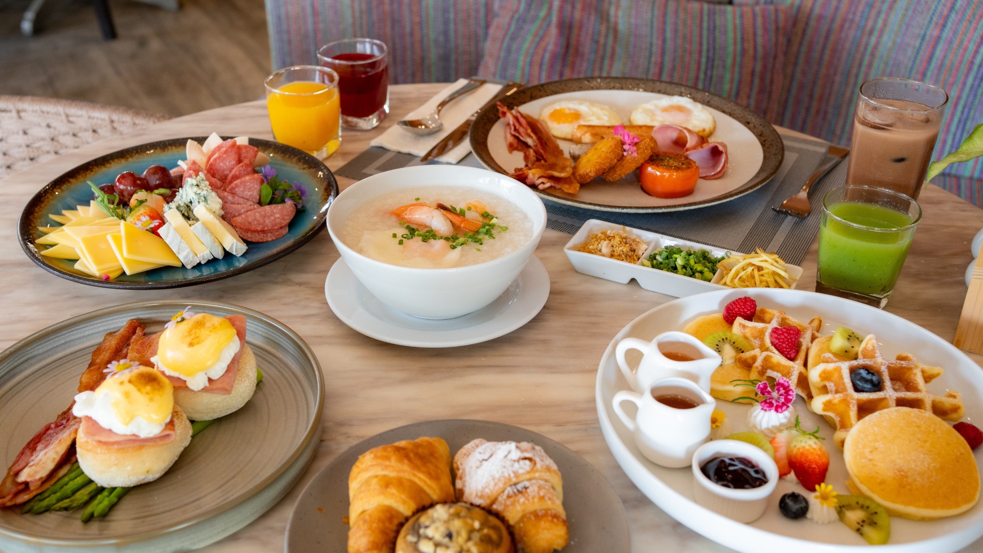 ホテルの朝食の雰囲気