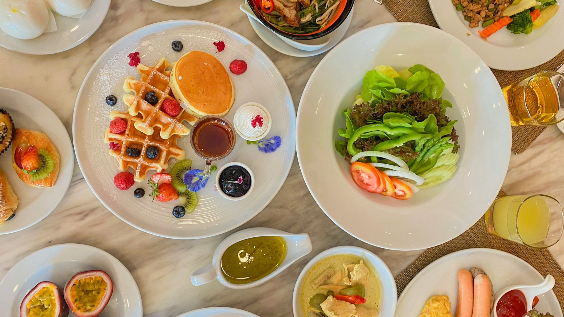 ホテルの朝食の雰囲気