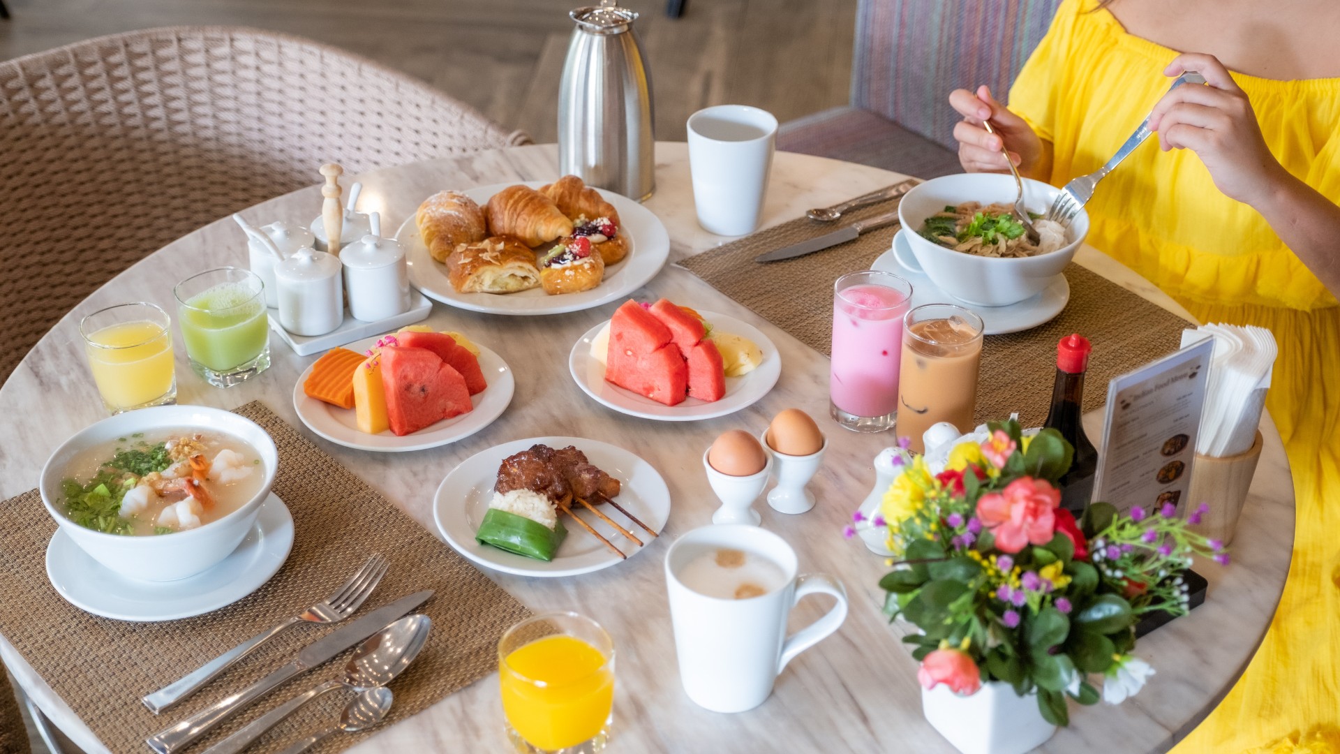 ホテルの朝食の雰囲気