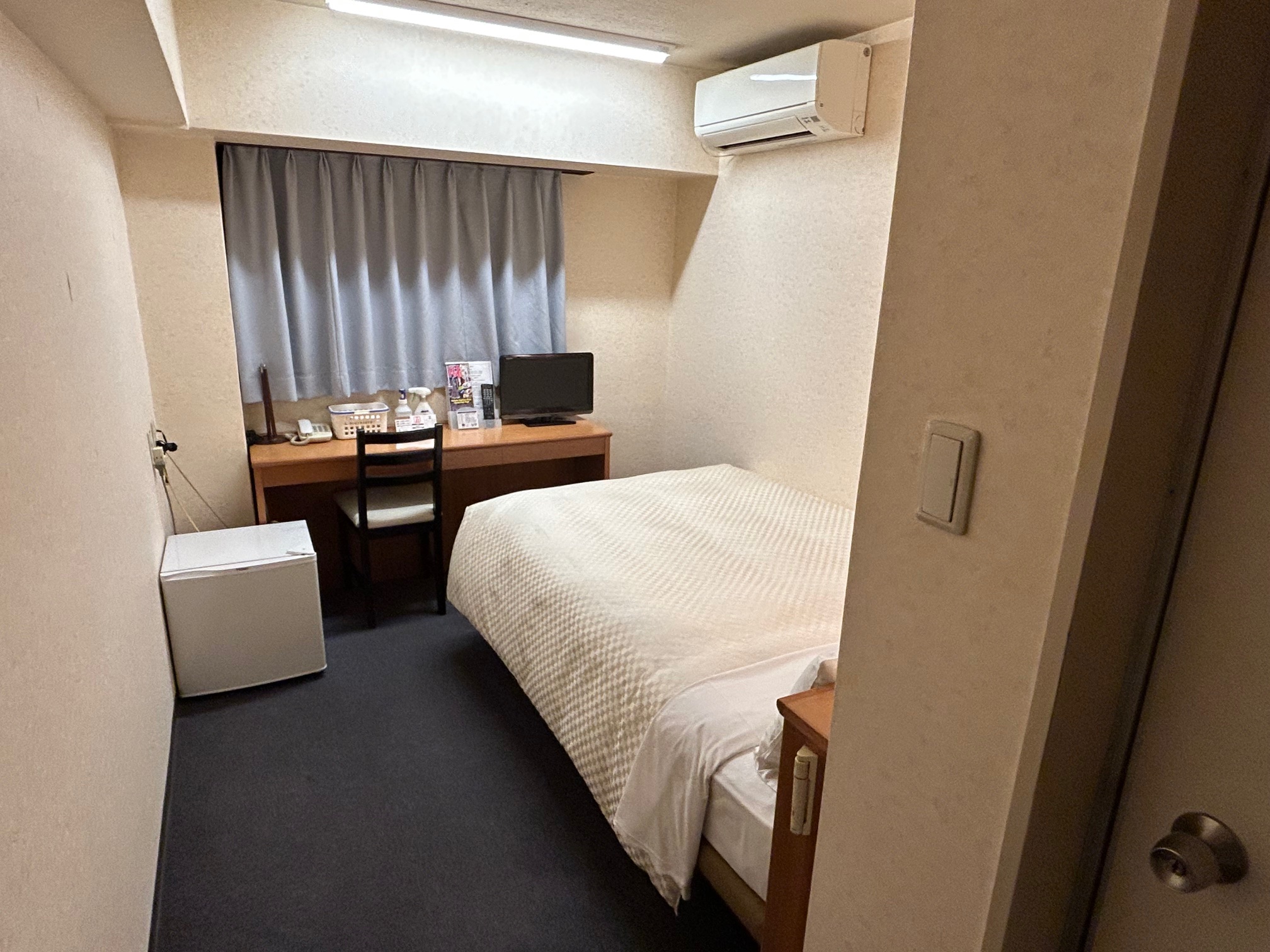 ベッド幅128㎝とベッドが広いシングルルーム