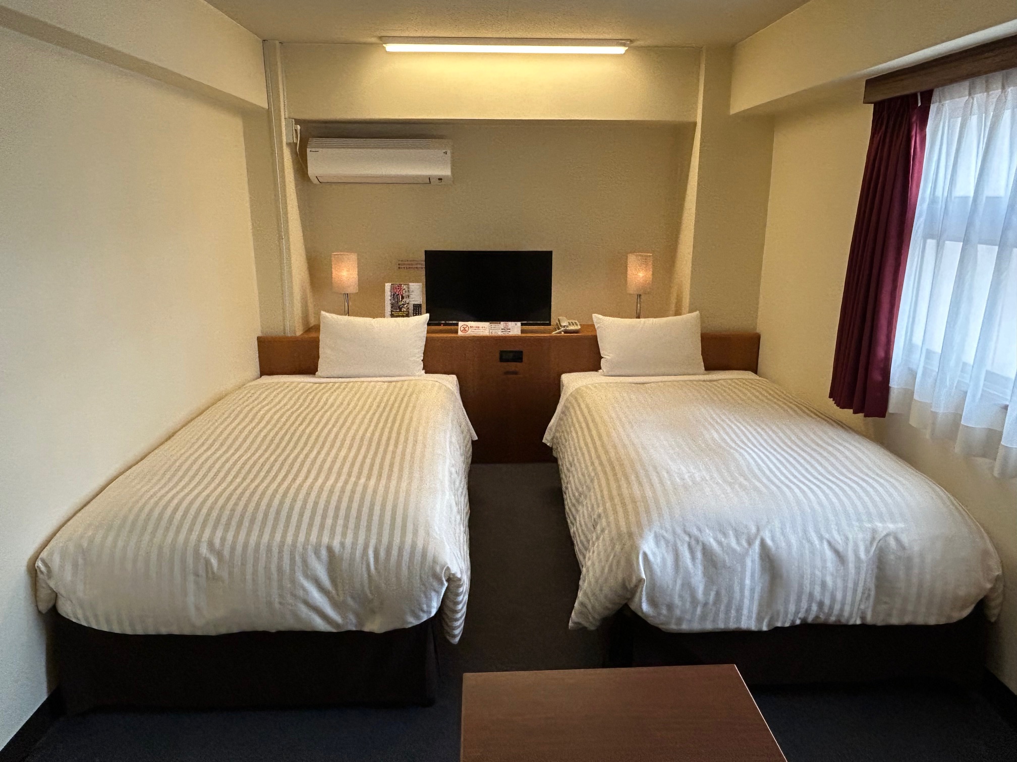 ベッド幅110㎝、25㎡の広いツインルーム