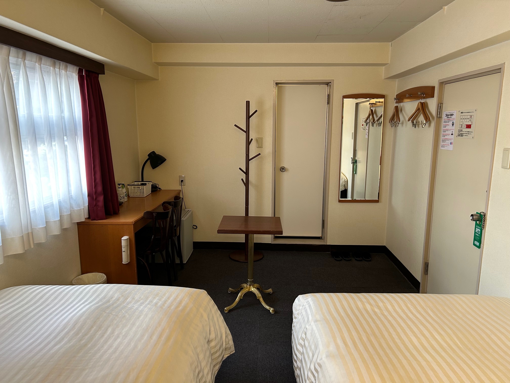 ベッド幅110㎝、25㎡の広いツインルーム