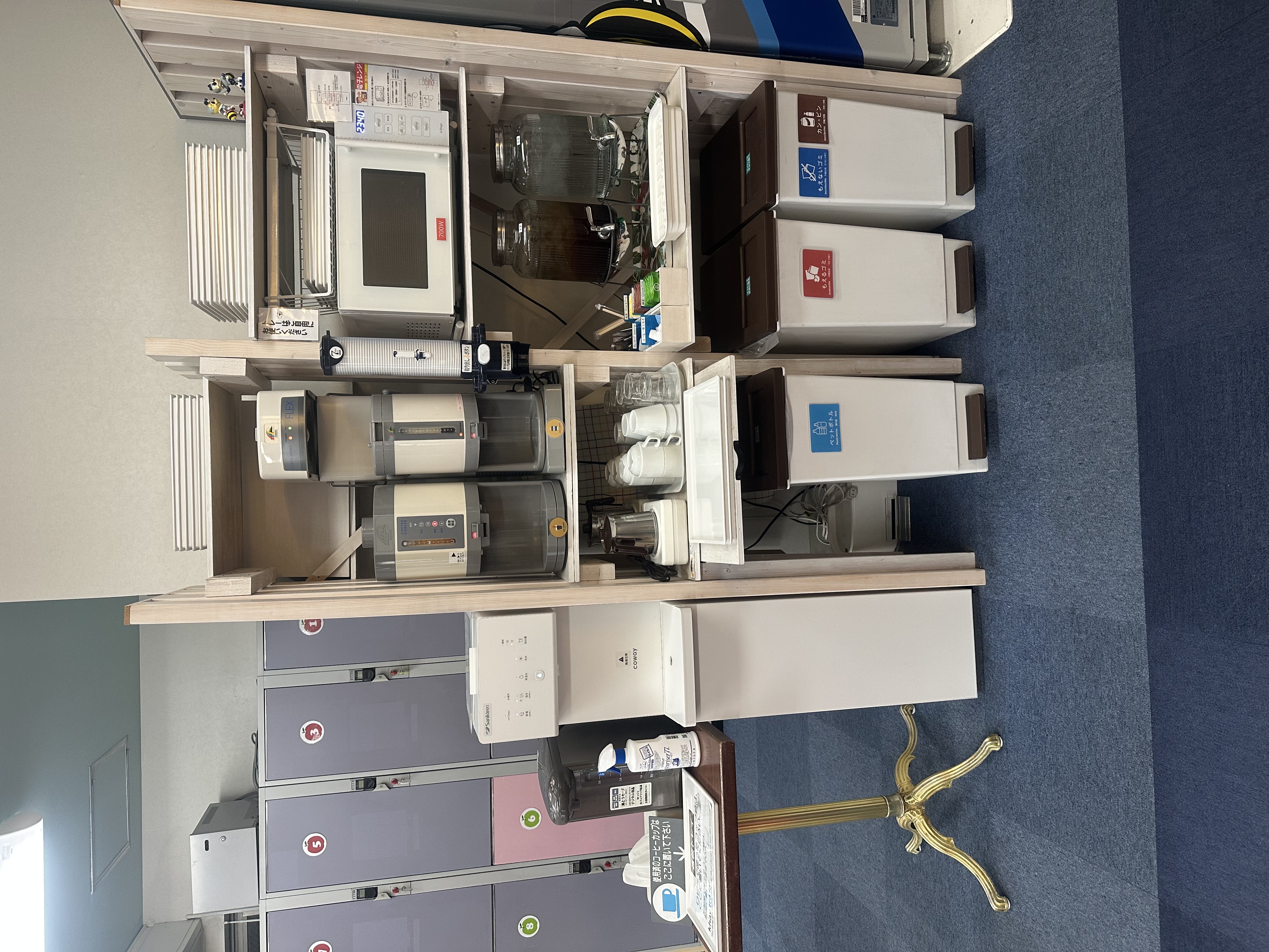 1階ドリンクサービスでは、コーヒー、麦茶、給水機・お茶セット常時利用可