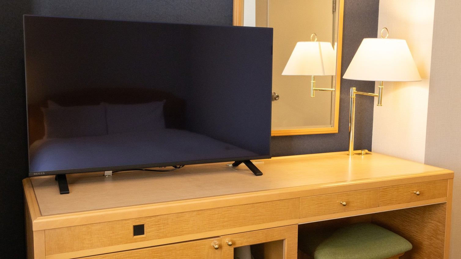 テレビは43インチスマートテレビ
