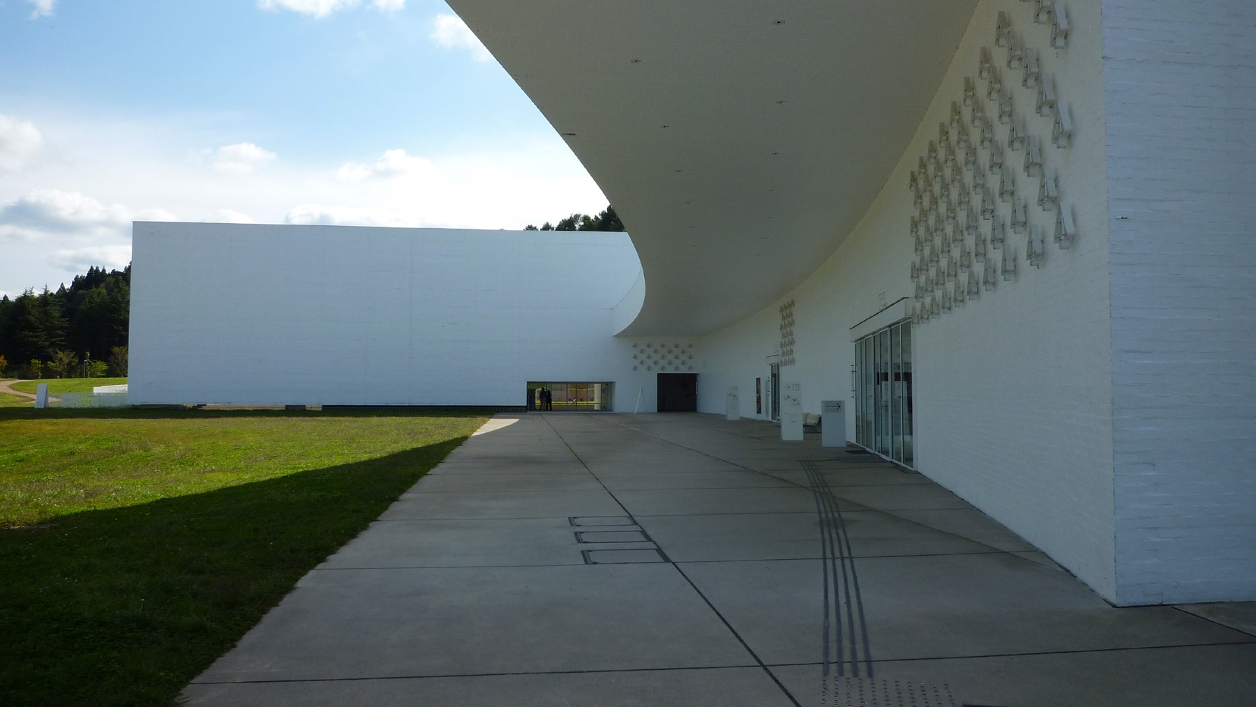 青森市/青森県立美術館