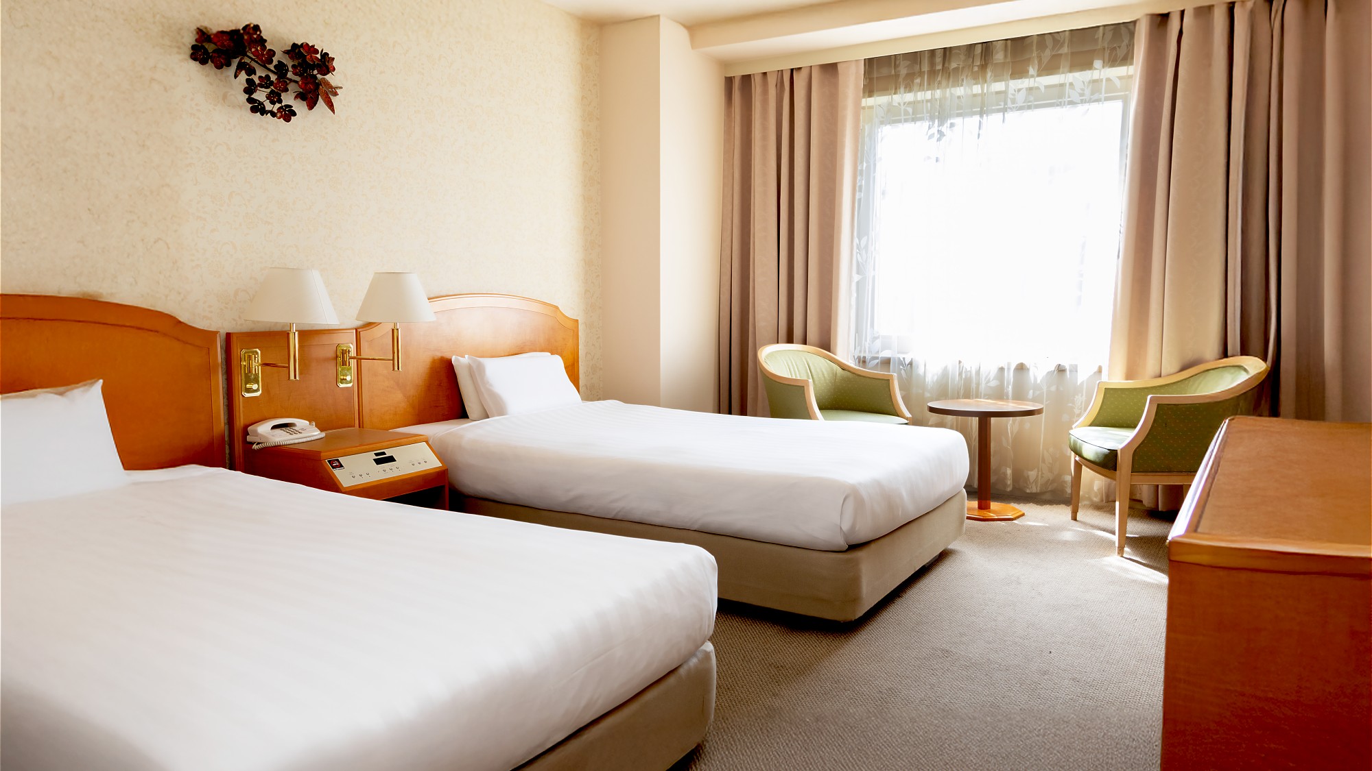 喫煙ツインルーム（広さ23.2～24.0㎡ ベッド幅120x200cmエアウィーヴマットレス）