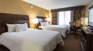 クイーンベッド2台