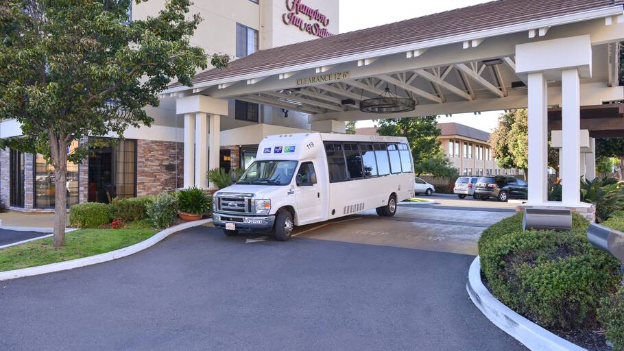 無料空港シャトル