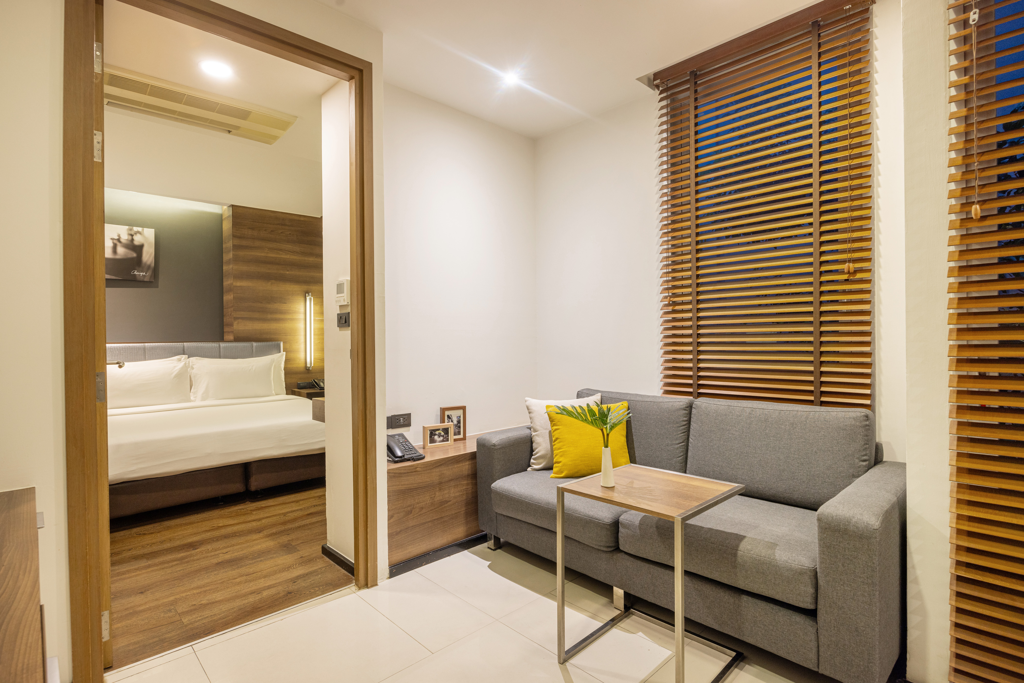 One Bedroom Superior Suite - Living room