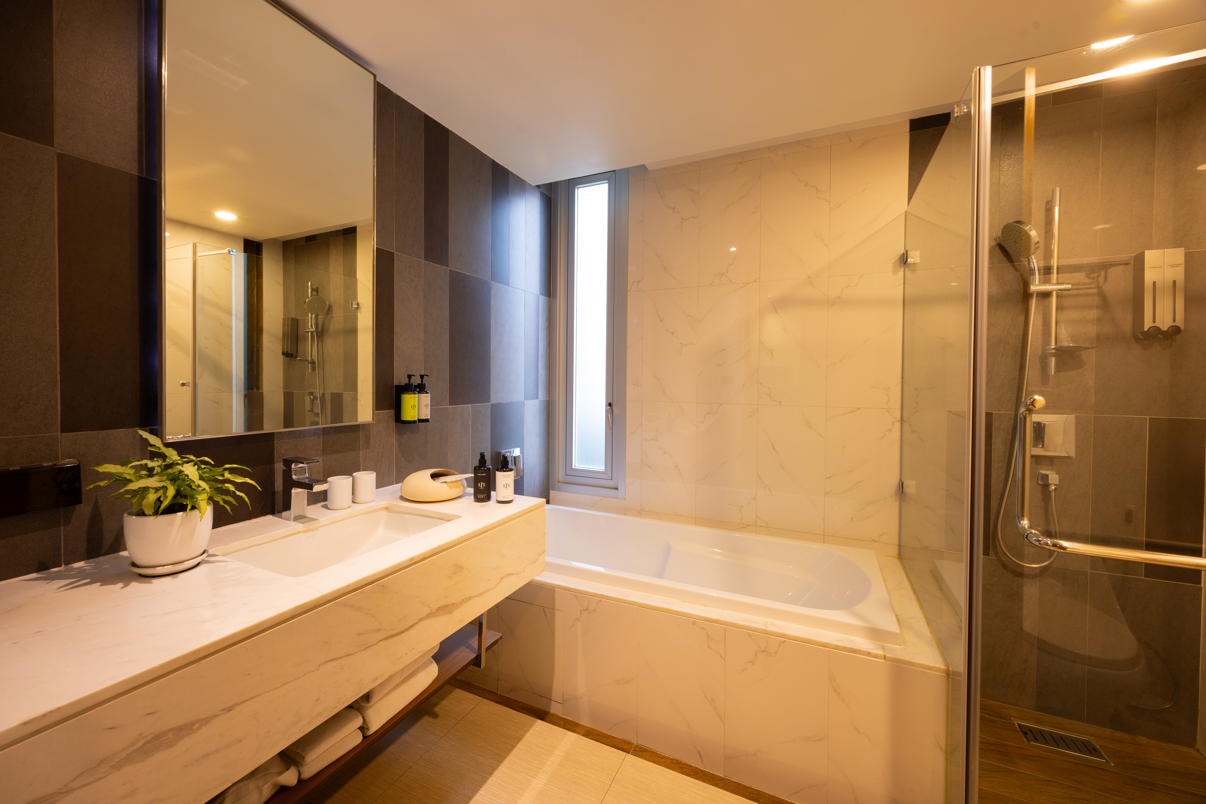 LiT Studio - bathroom