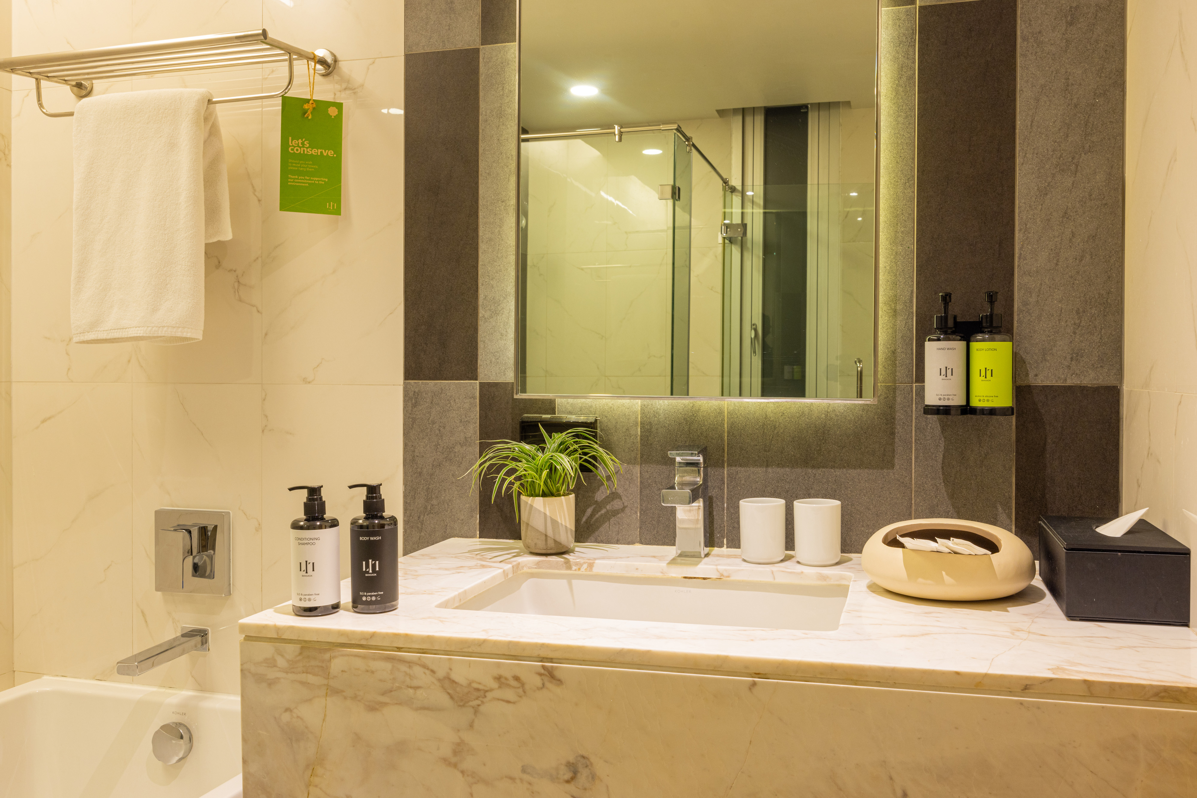 One Bedroom Superior Suite - Bathroom