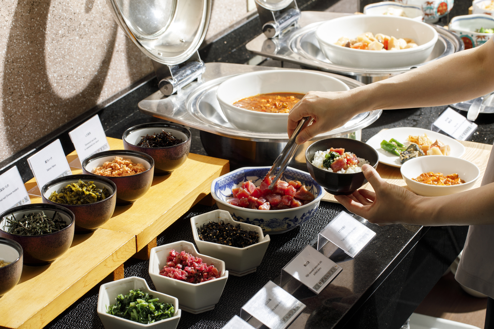 【朝食】お好みで楽しめる「お茶漬けバー」が人気