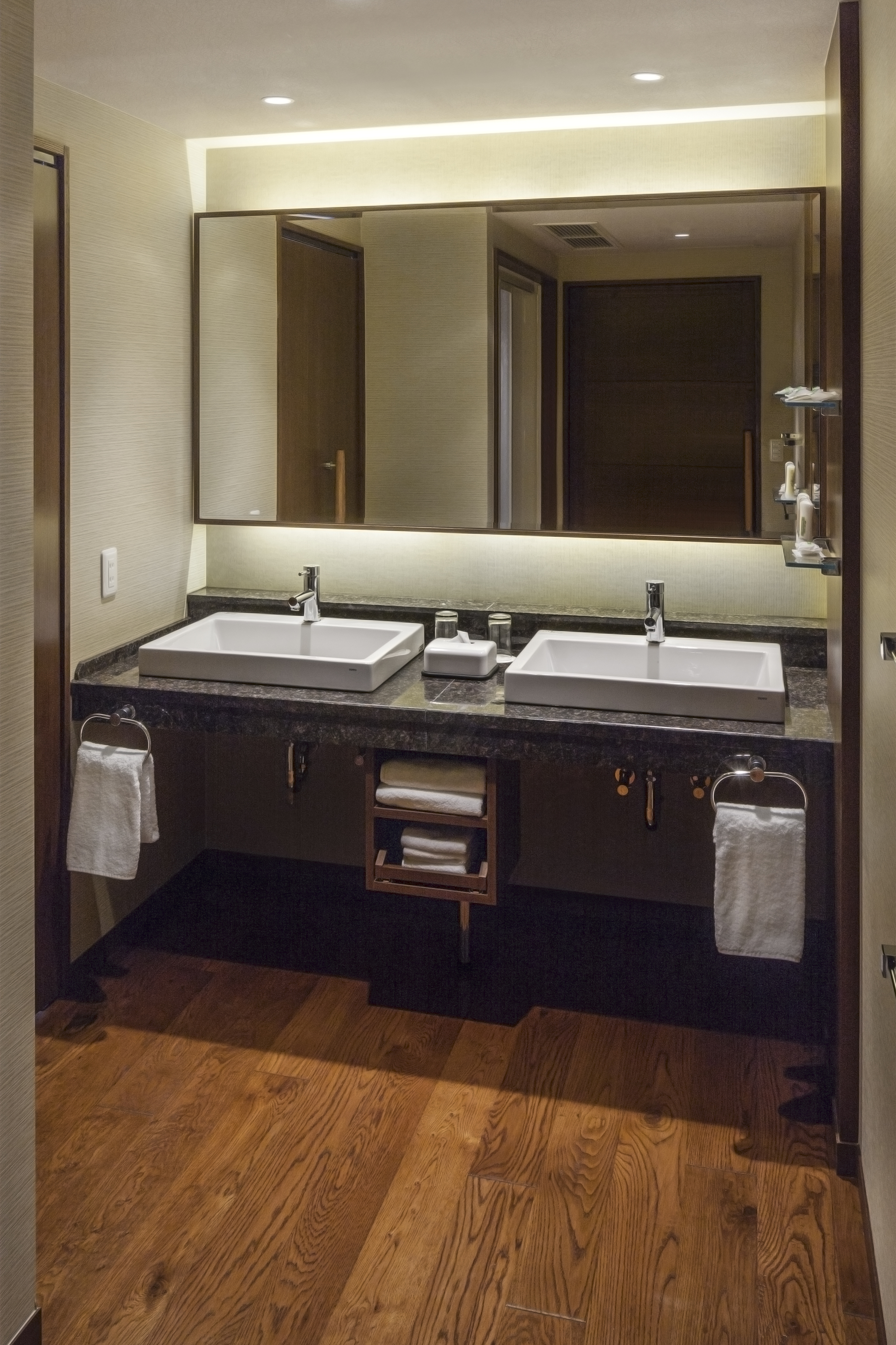 ユニバーサルルームの洗面台