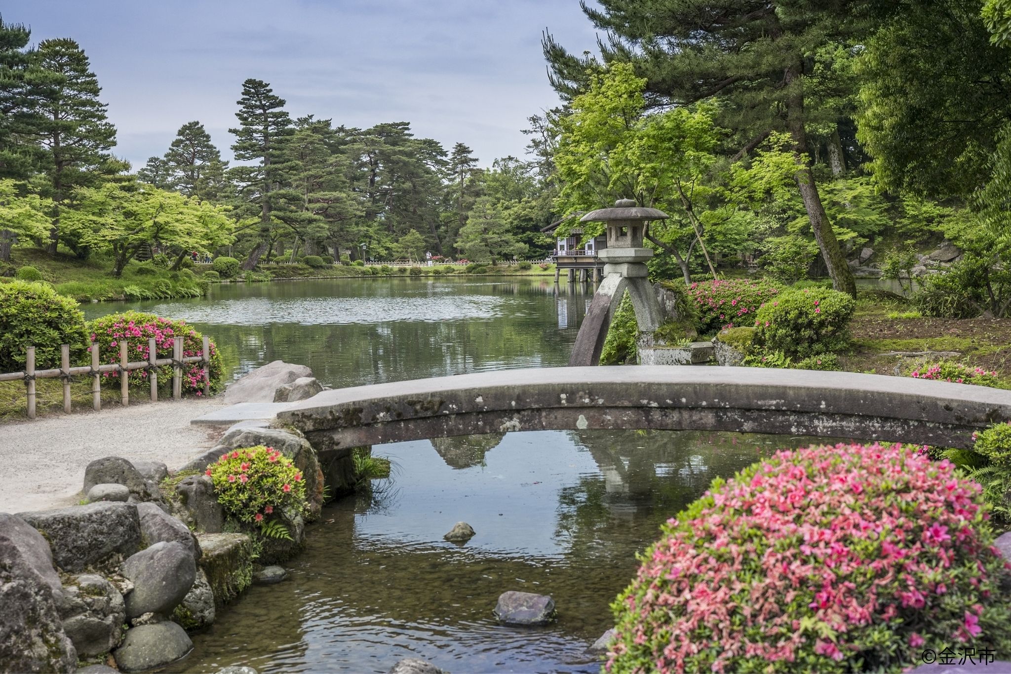 「兼六園」までバスで10分