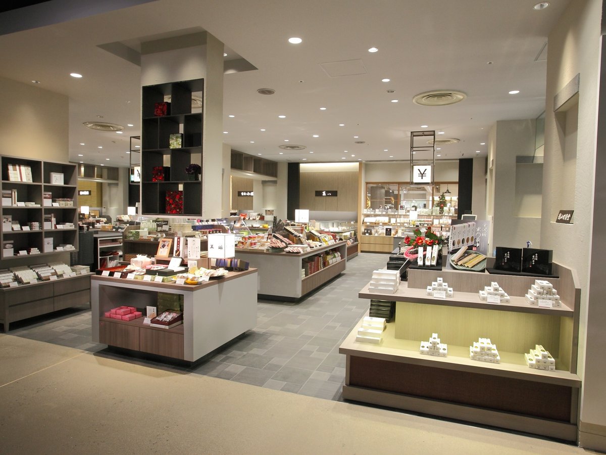 金沢エムザ1F「黒門小路」当ホテルから雨に濡れずにお土産をご購入いただけます