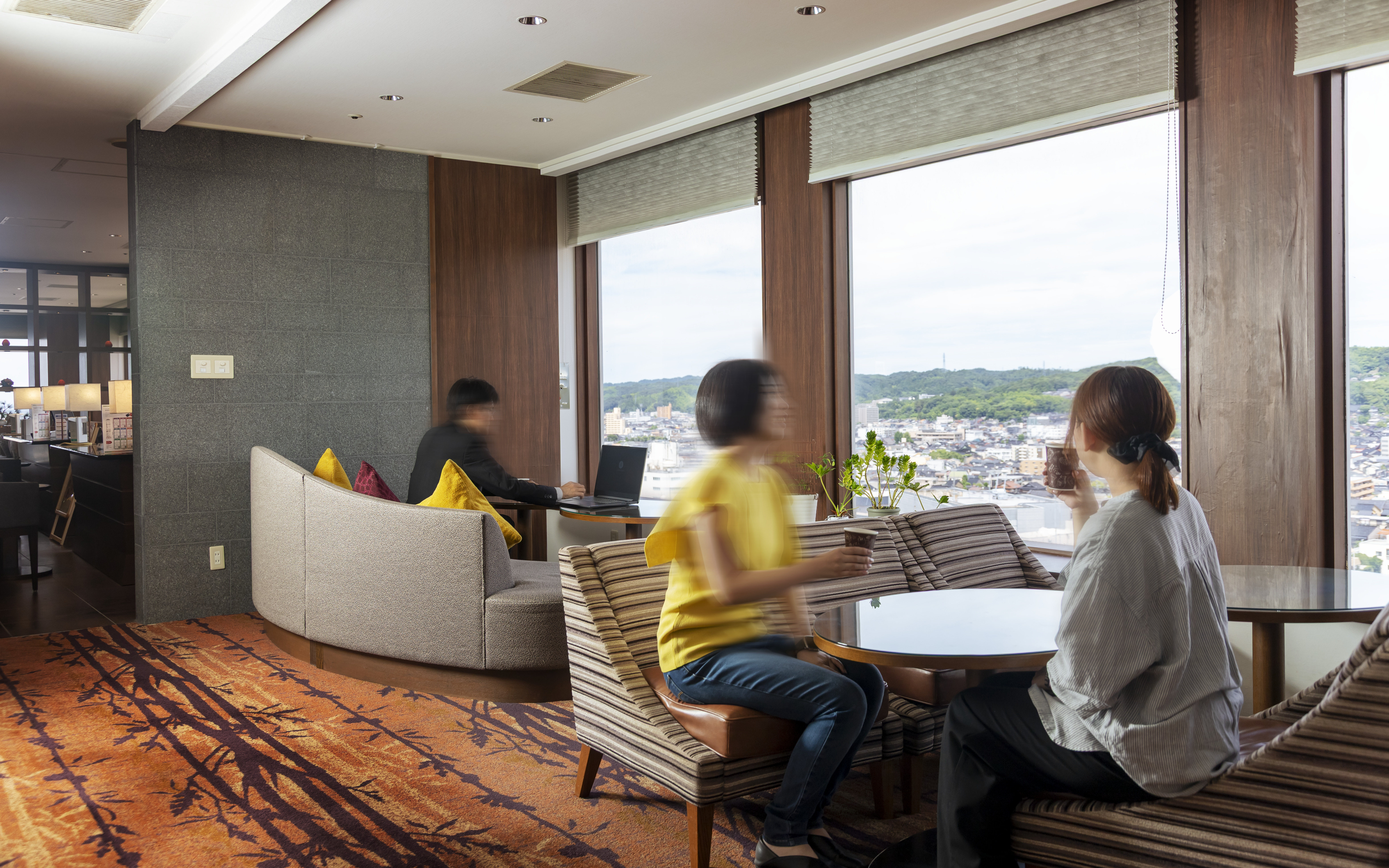 【ラウンジ「Le ciel」】リラックスタイムをお過ごしください。デスクワークも◎