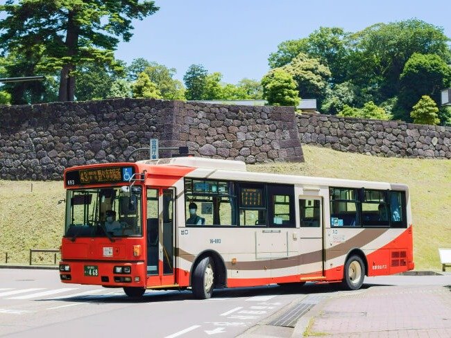 市内を走るバスの１日フリー乗車券をフロントで販売中！