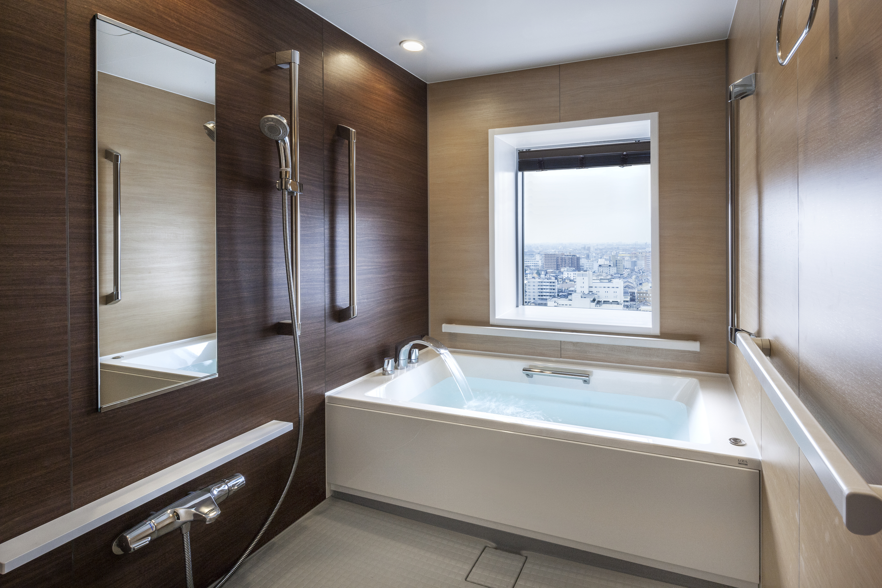 ユニバーサルルームのバスルーム