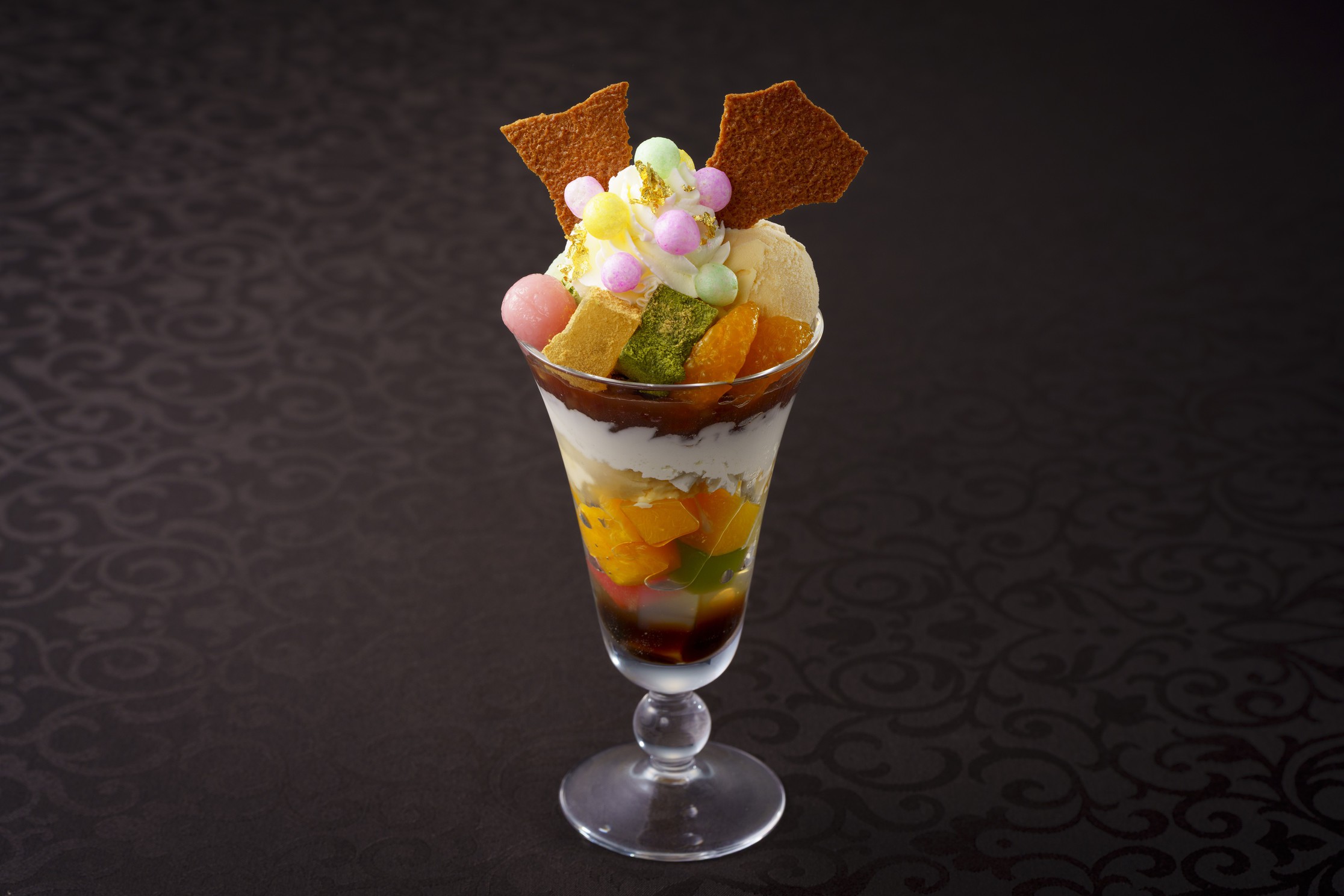 神椿カフェと琴参閣のコラボパフェ（限定プランの特典）