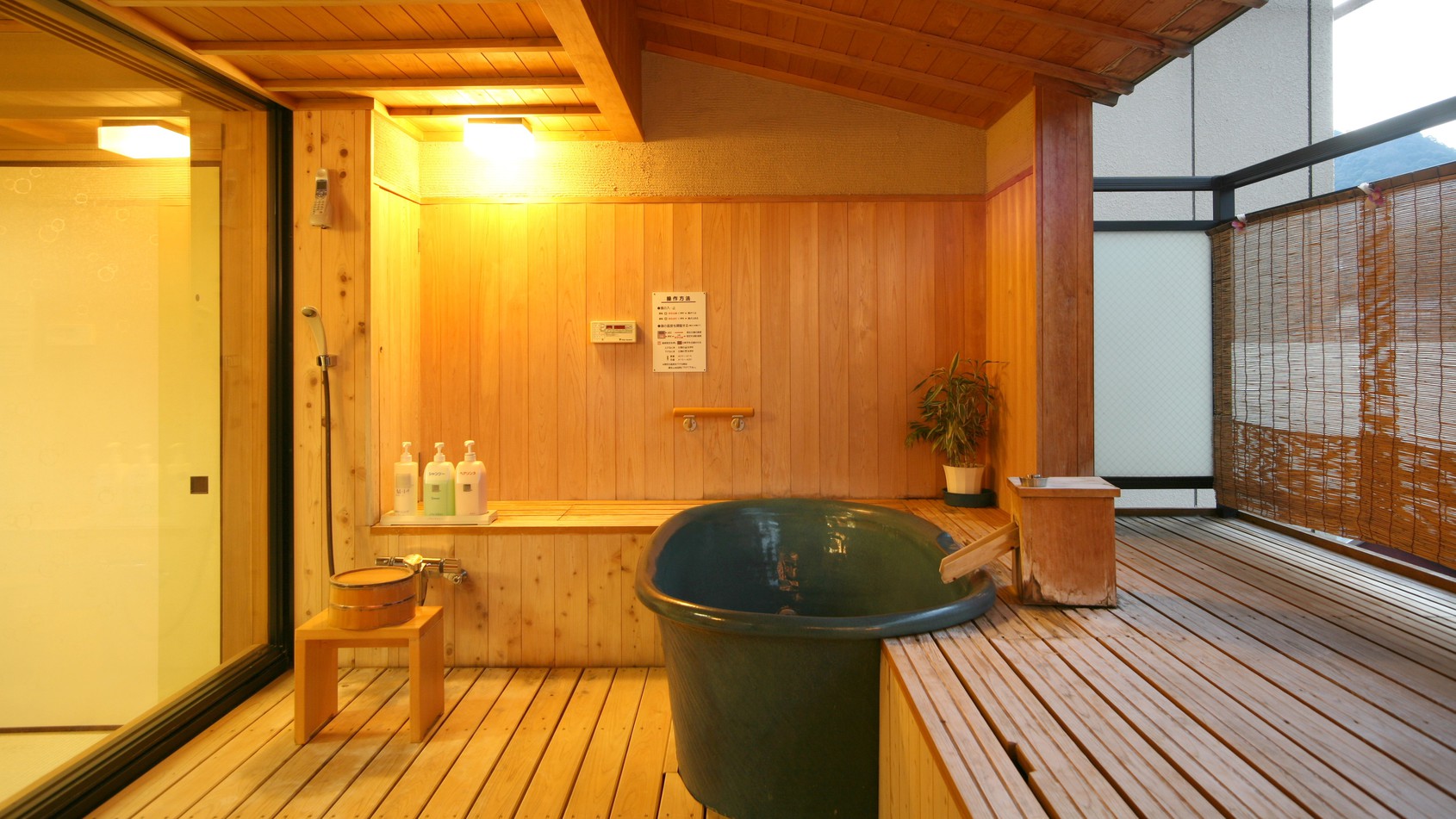 讃水館露天風呂付き客室　陶器