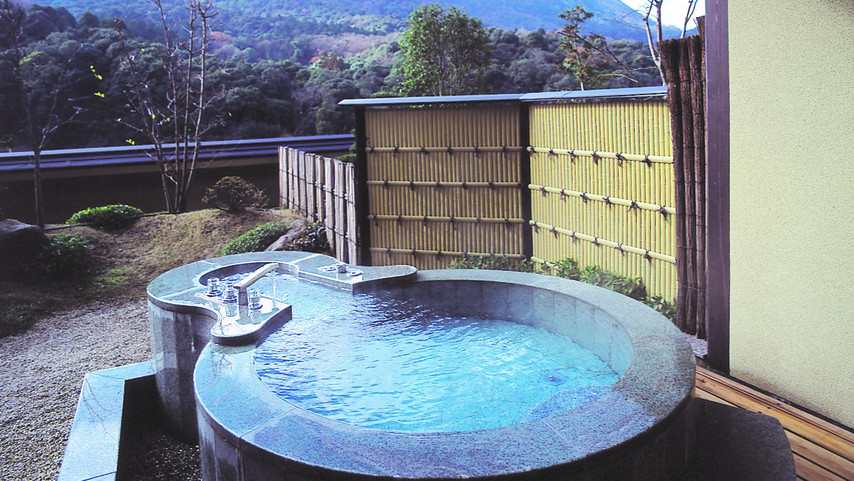 飛天館露天風呂付き客室　ひょうたん形（一例）