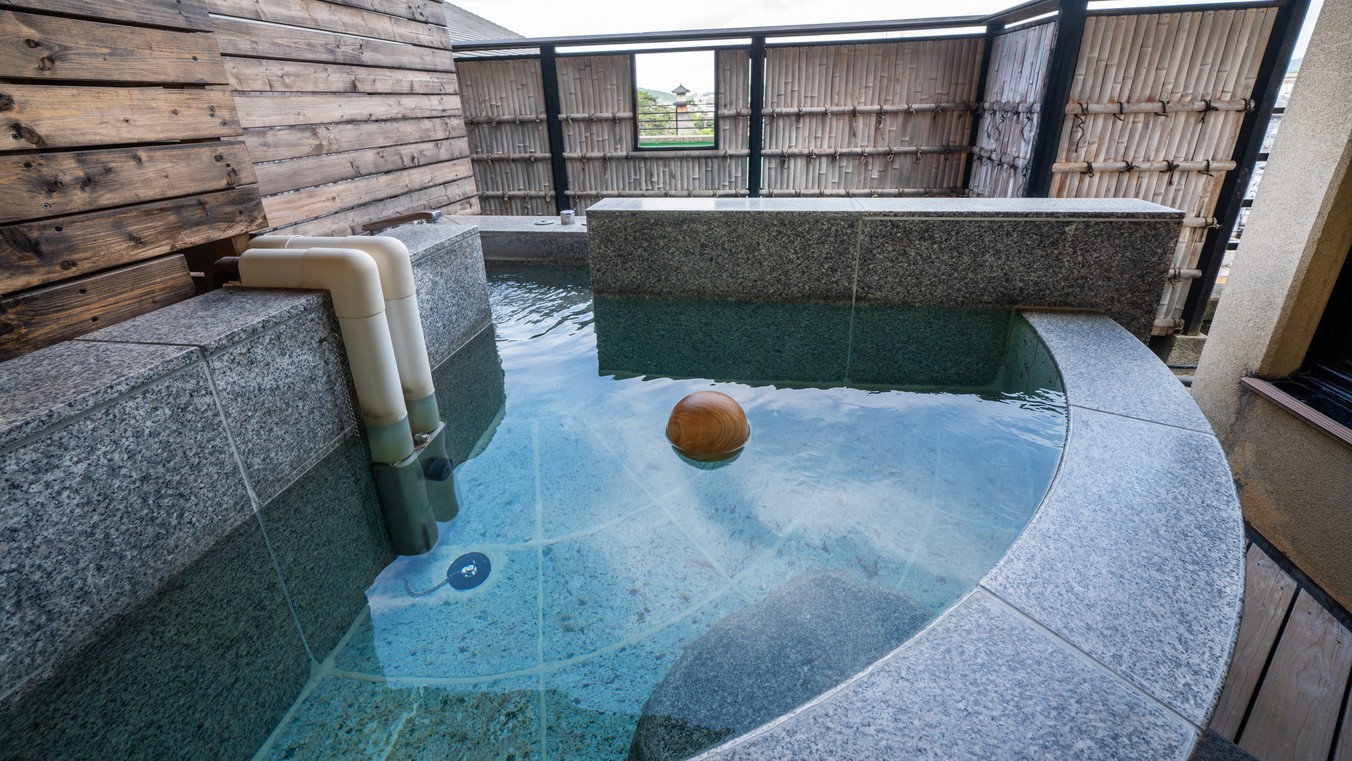 露天風呂（飛天館【特別フロア】露天風呂付客室・和洋室580）