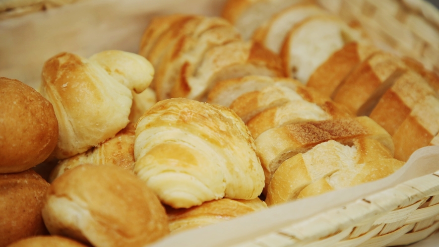 【朝食バイキング】種類豊富な焼きたてパン