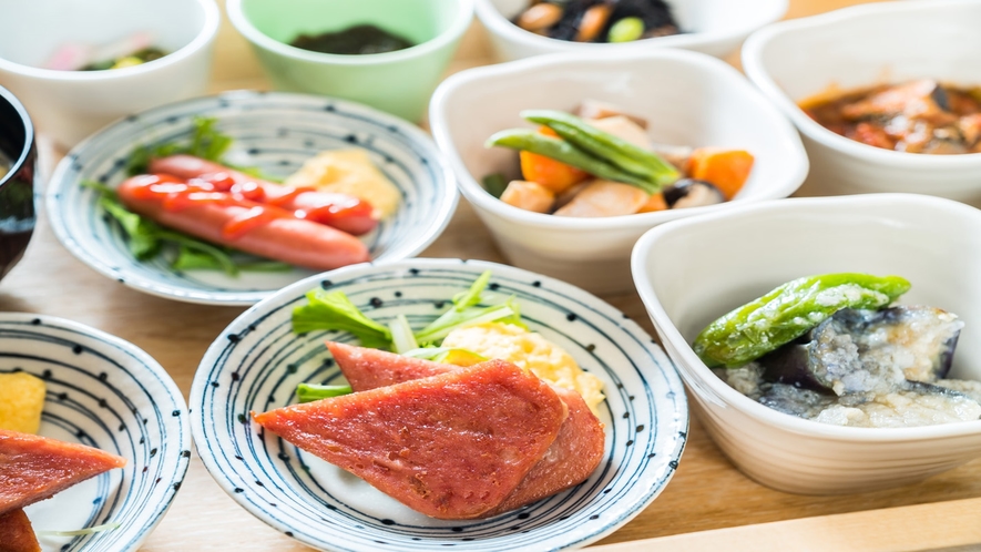 地元食材を使用した無料朝食バイキング☆