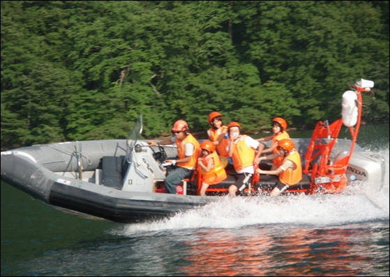 【楽しむ温泉旅】ボートクルーズ！十和田湖をディープにエンジョイしませんか【日中駐車場開放特典付】