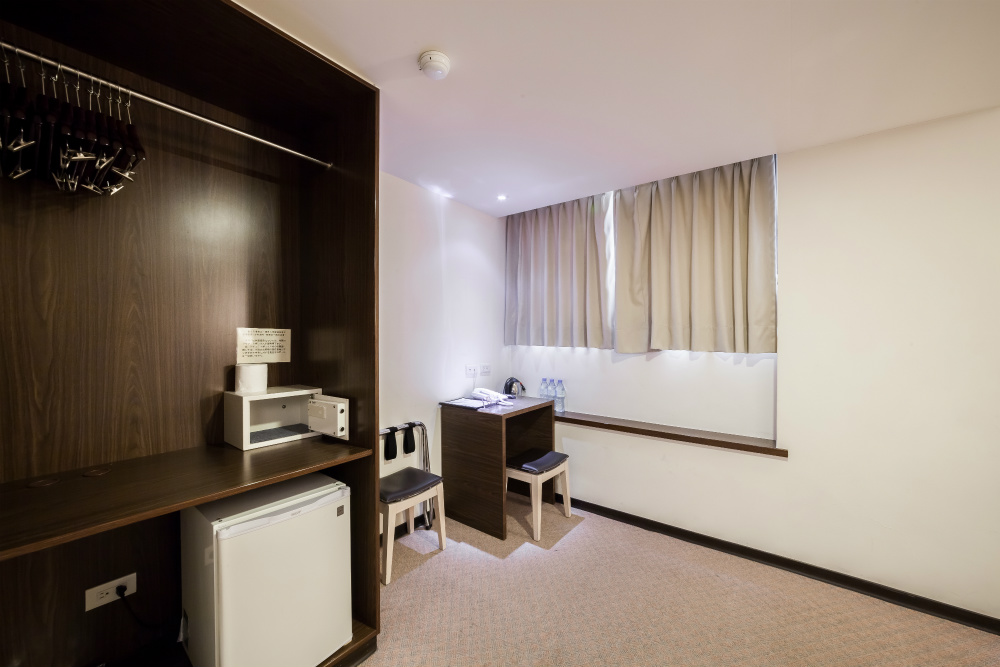 デラックスフォースルーム