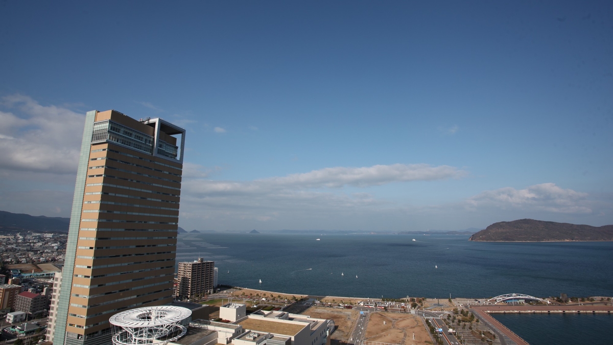 JRホテルクレメント高松から望む瀬戸内海
