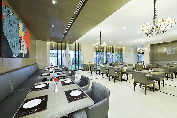 ホテルのレストラン