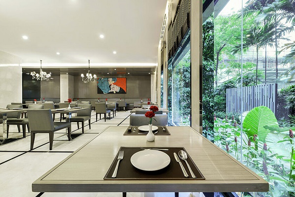 ホテルのレストラン