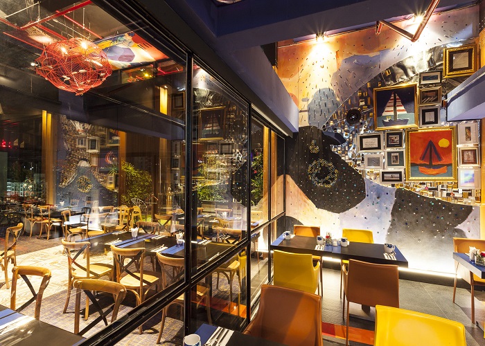 ダイニング＆バー