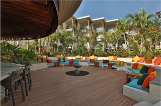 プールバー「L'oh Pool Bar」