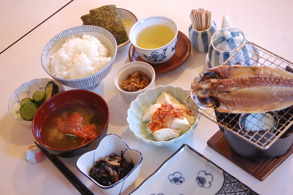 きんめの煮付けと地魚舟盛り付き１泊２食！天然温泉貸切露天風呂を満喫♪朝は部屋ごとに選ぶ和食か洋食を