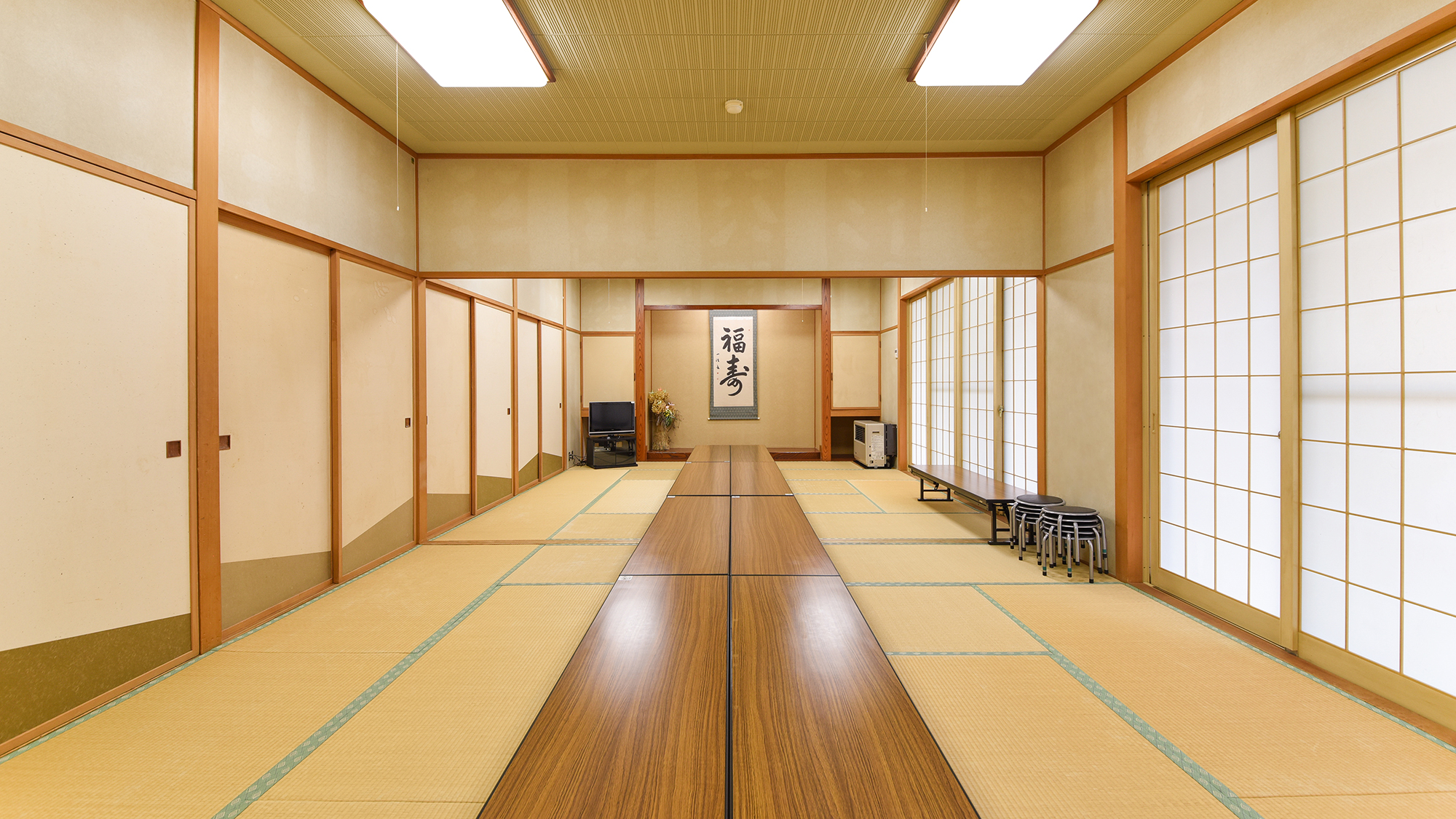 *館内/中広間