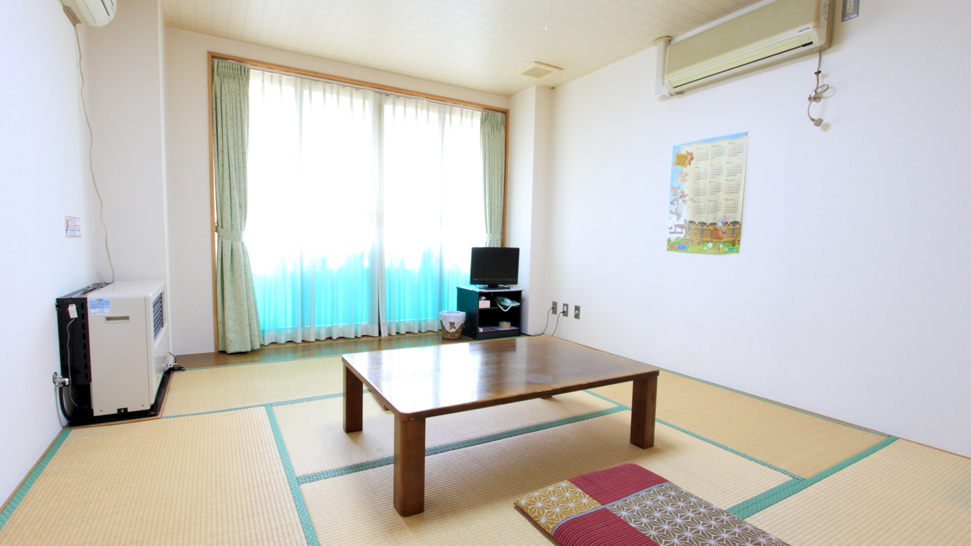 *客室一例/畳の上で足を伸ばしてのんびりお過ごしいただけます。