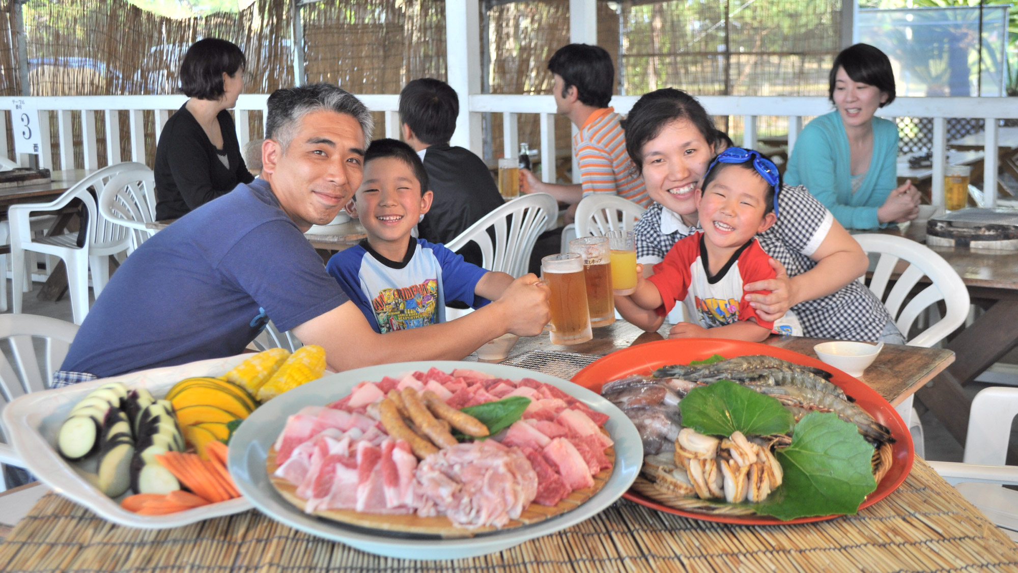 【バーベキューガーデン】家族みんなでかんぱ～い♪