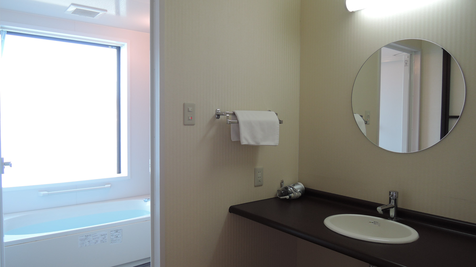 【客室洗面】洗面台もバリアフリー仕様となっております
