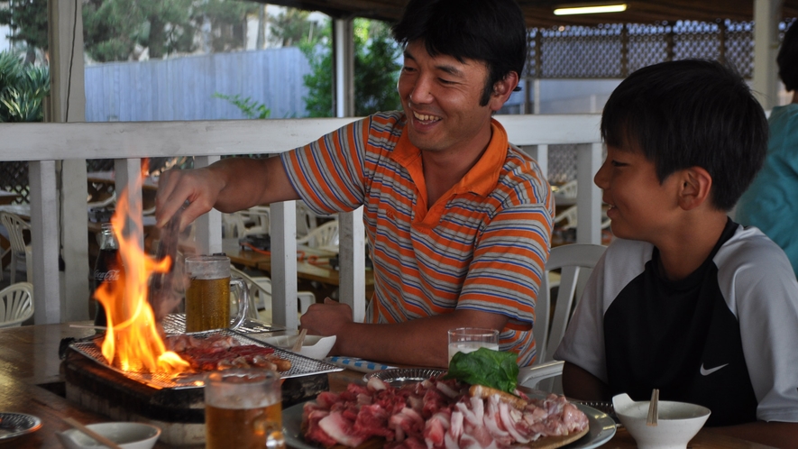 【バーベキューガーデン】パパも張り切るBBQ！いつも以上に食欲が進みます