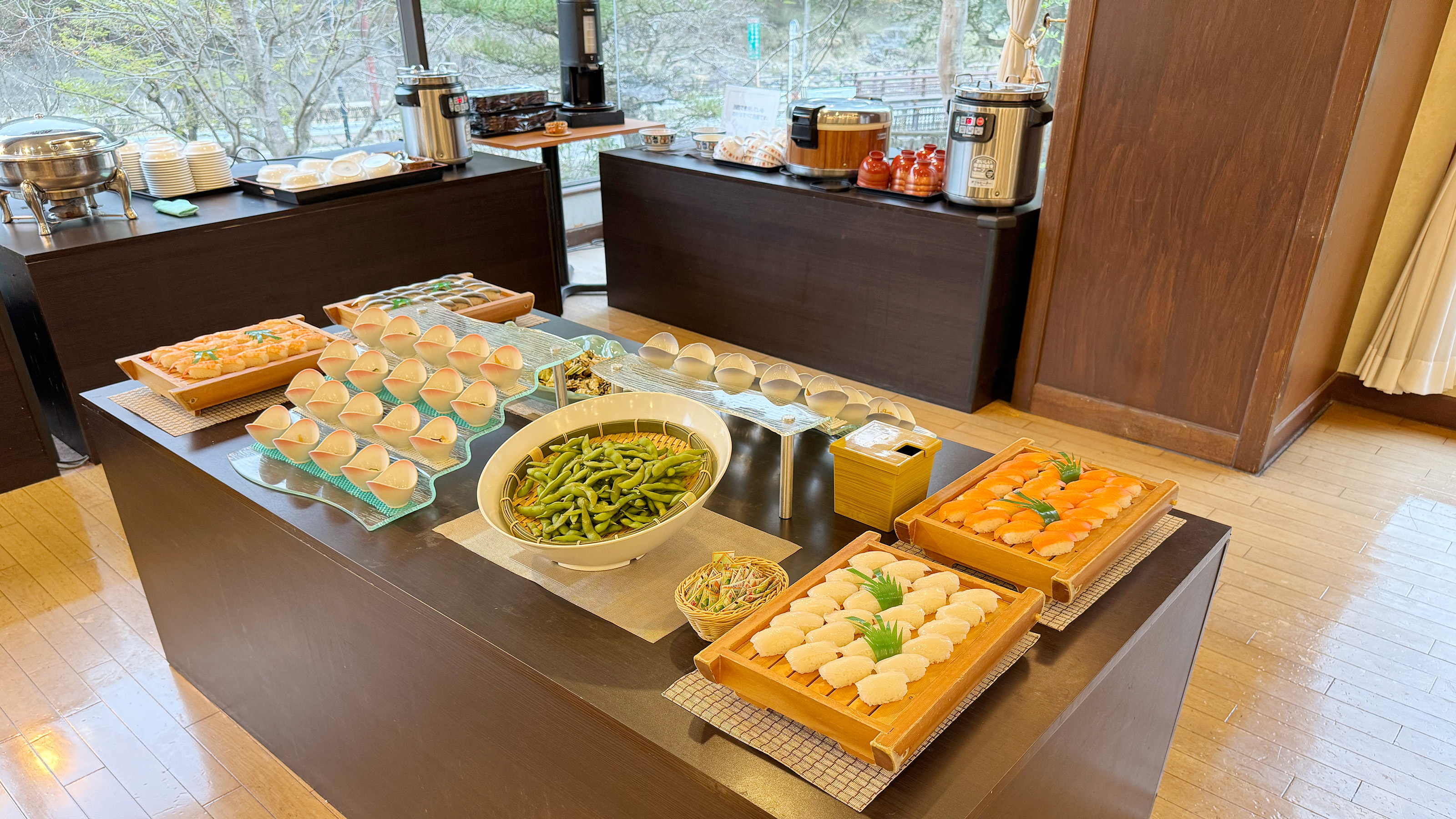 夕食ハーフバイキング