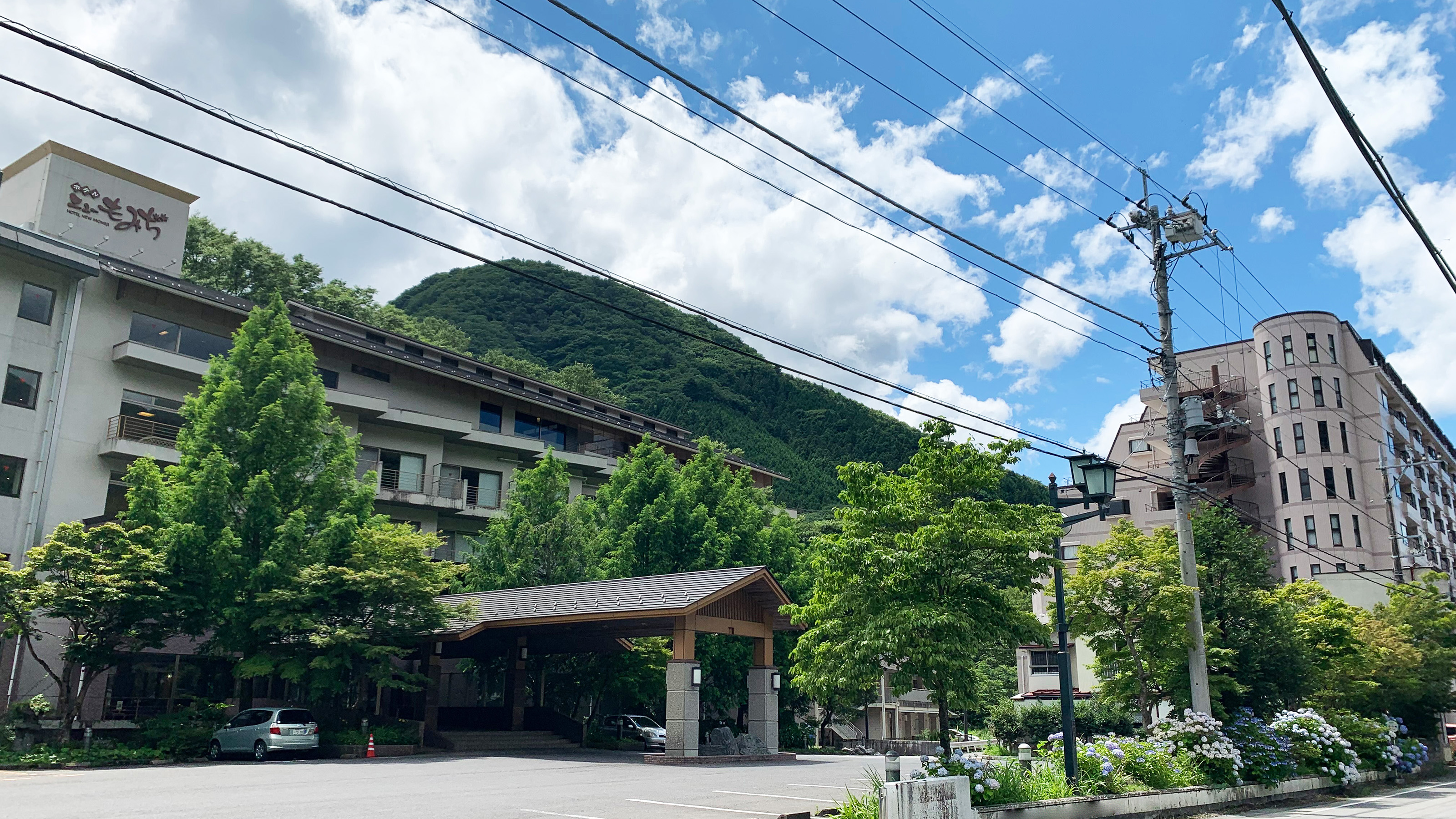 ホテル外観（夏）
