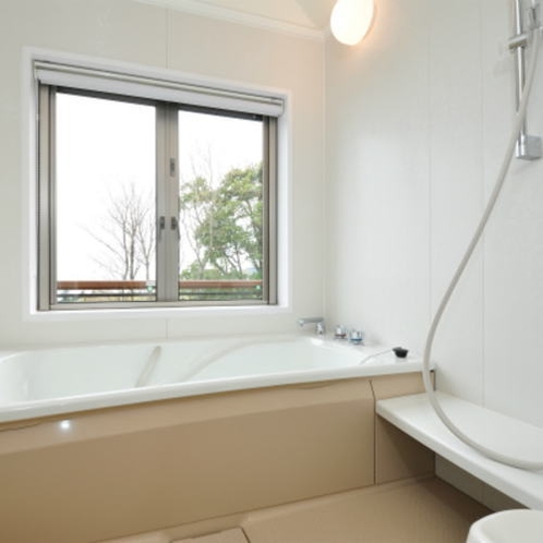 【206号室】晴れた日には海を眺めながらご入浴！お部屋のお風呂は温泉ではありません。
