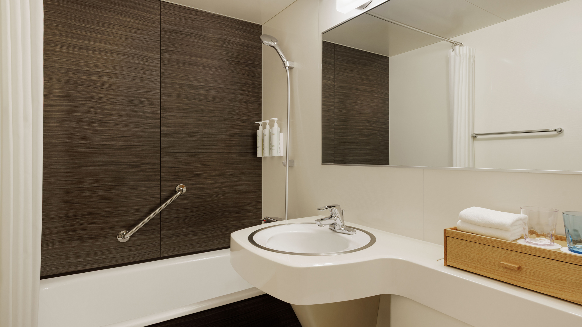 【ダブルルーム】バスルーム（リニューアル）